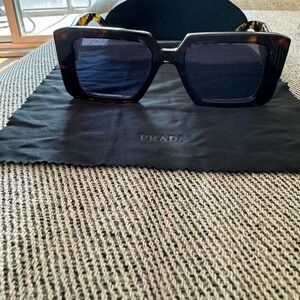 Prada sunglasses 2023. Authentic, like new